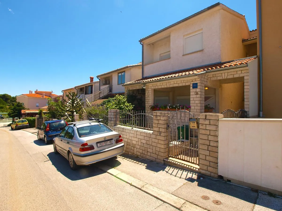 Apartments Mladen 1588 Póla