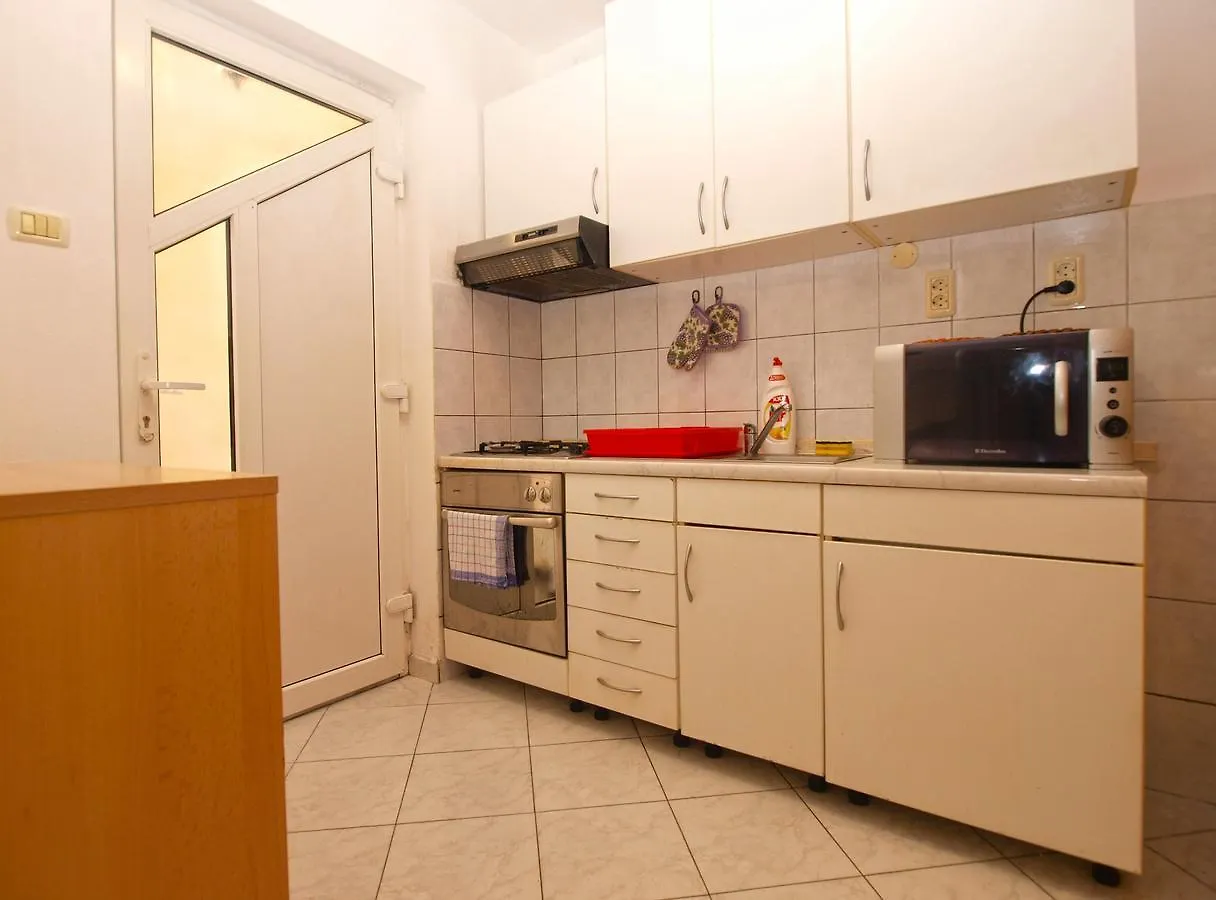 Apartments Mladen 1588 Póla
