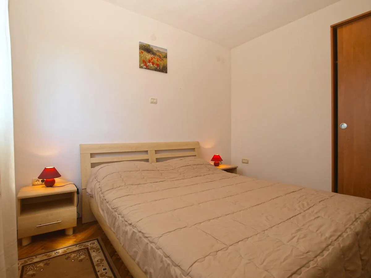 Apartments Mladen 1588 Pula