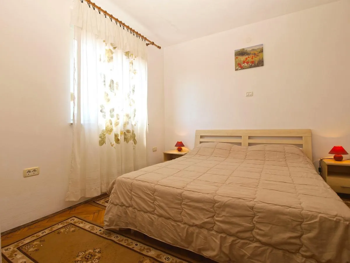 Apartments Mladen 1588 Pula